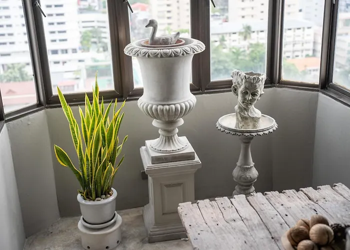 Peony Rustic Sukhumvit, Nana Bts