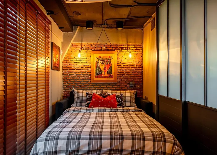 Peony Rustic Sukhumvit, Nana Bts 曼谷