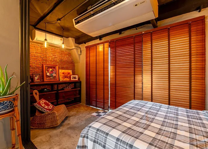 Peony Rustic Sukhumvit, Nana Bts