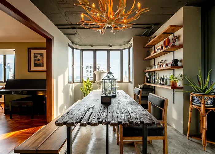 Peony Rustic Sukhumvit, Nana Bts